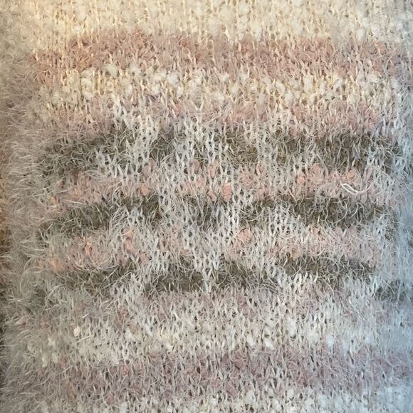 SO Oversized Crewneck Eyelash Knit Sweater Cream Pink Tan  M - Picture 4 of 7
